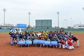 阿斯顿维拉客场4-3击败布莱顿，斩获8连胜，升至积分榜第三，距曼城仅1分，将于12月6日主场对阵阿森纳。