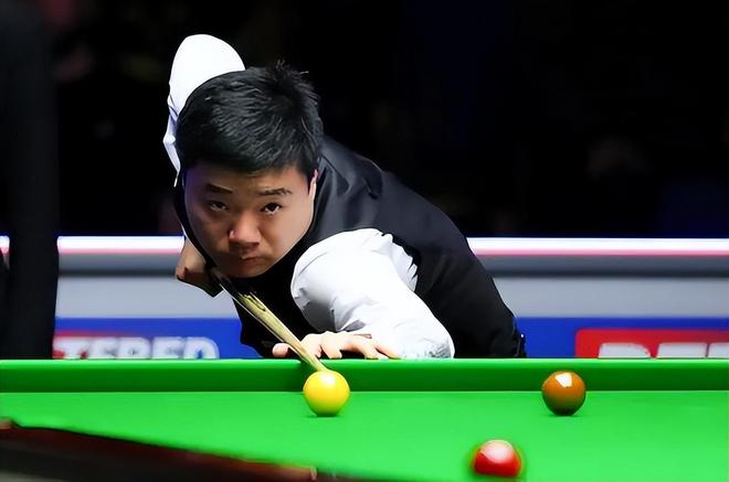 现略逊的球 现略逊的球